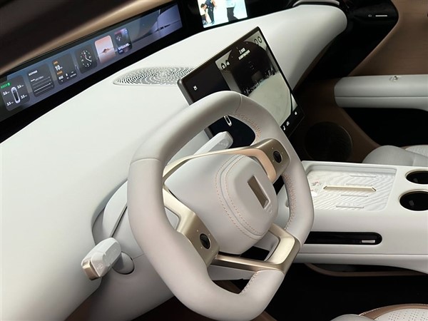 拳打理想L6腳踢問界M5 阿維塔07內(nèi)飾全曝光：拼色很豪華