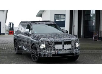 全新寶馬X7最新諜照曝光 分體式LED大燈+硬朗設(shè)計(jì)成亮點(diǎn)