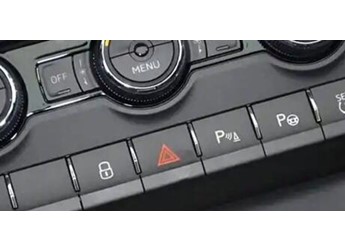 車內(nèi)清一色大屏快看吐了！新國標(biāo)擬增加汽車實(shí)體操縱件相關(guān)要求