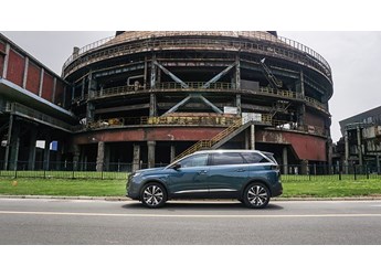 可玩性很高  試駕標致5008 2023款 400THP 旗艦榮耀版 7座