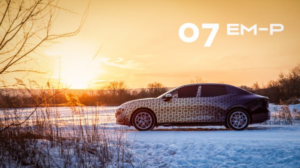 領(lǐng)克首款純電車型E371諜照曝光 “實車很大 姿態(tài)不錯”