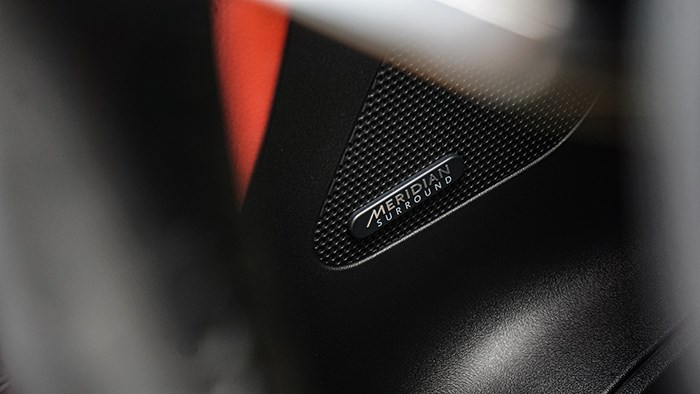 來自英倫獨特氣質(zhì) 捷豹F-PACE 2.0T 賽旗版