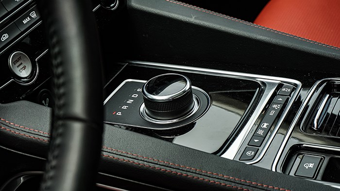 來自英倫獨特氣質(zhì) 捷豹F-PACE 2.0T 賽旗版