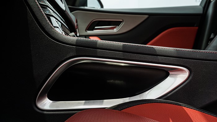 來自英倫獨特氣質(zhì) 捷豹F-PACE 2.0T 賽旗版