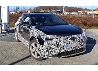 新款?yuàn)W迪Q4 e-tron內(nèi)飾曝光：全新座艙首次諜照流出 或明年正式首發(fā)