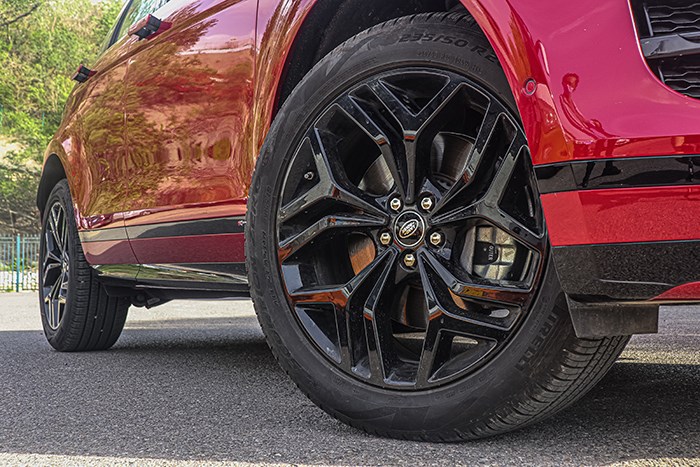 不光靠顏值取勝 試駕全新路虎攬勝極光