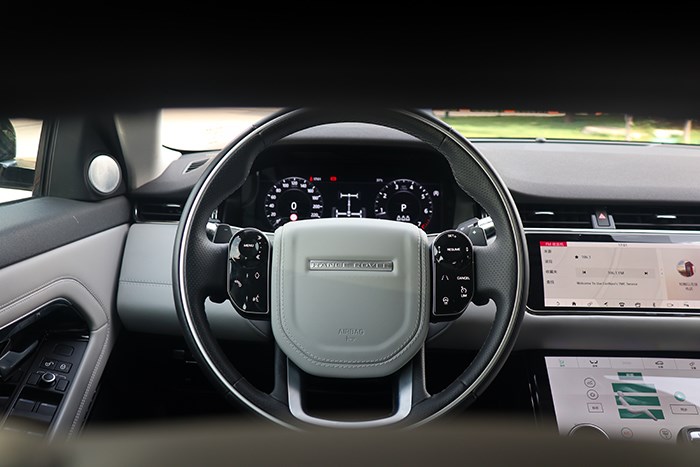 全能的美男 試駕全新路虎攬勝極光 