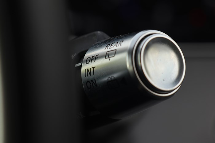 全能的美男 試駕全新路虎攬勝極光 