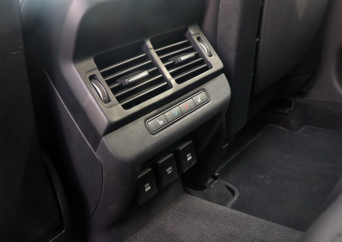 全能的美男 試駕全新路虎攬勝極光 