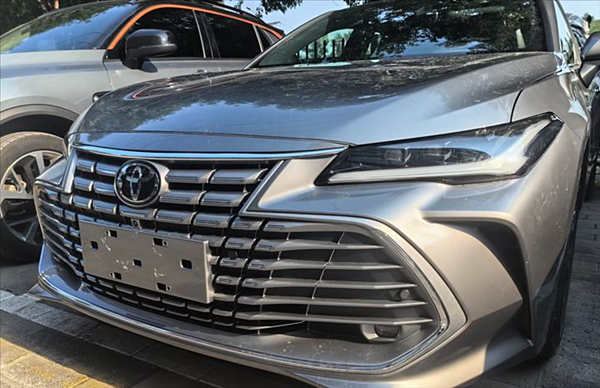 20萬級你會選嗎！新款豐田亞洲龍實車曝光：換裝大屏內飾