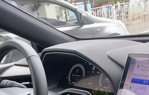 20萬級你會選嗎！新款豐田亞洲龍實車曝光：換裝大屏內飾