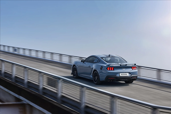 這臺(tái)40萬(wàn)的敞篷跑車 勸你跟我一起等二手