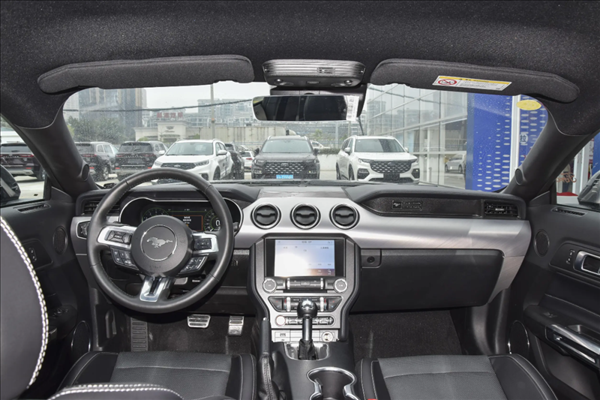 這臺(tái)40萬(wàn)的敞篷跑車 勸你跟我一起等二手