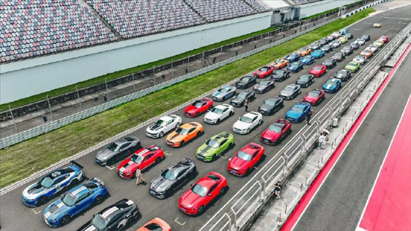 這臺(tái)40萬(wàn)的敞篷跑車 勸你跟我一起等二手