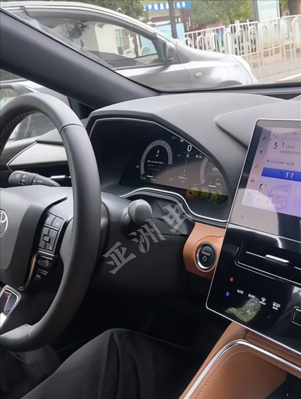 20萬級(jí)還香嗎 新款豐田亞洲龍下線：取消物理按鍵內(nèi)飾大革新