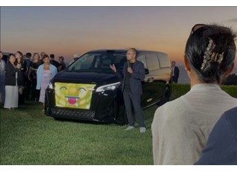 賈躍亭的法拉第MPV新車亮相 網(wǎng)友：這不就是長城高山在車頭裝了個(gè)樂視電視嗎 封面圖