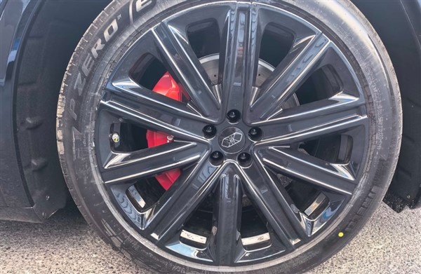車標(biāo)裝上了！新款智界R7實(shí)車曝光：全黑化賊帥