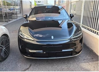 車(chē)標(biāo)裝上了！新款智界R7實(shí)車(chē)曝光：全黑化賊帥 封面圖