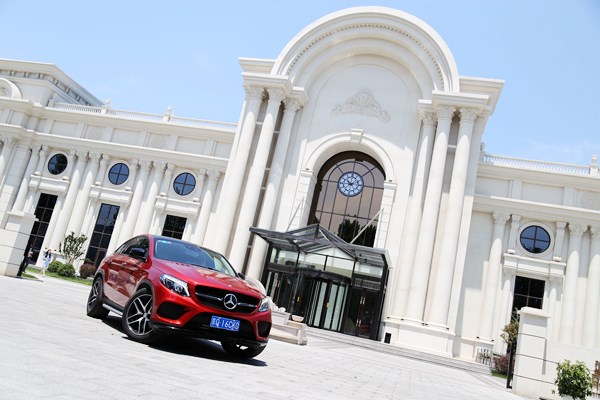 都市逍遙派 試駕奔馳GLE450 COUPE AMG