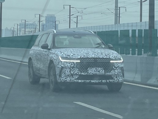 外觀大變樣!全新林肯航海家路試車曝光 采用全新設(shè)計語言