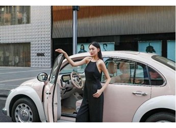 汽車界的假日風(fēng)尚，芭蕾貓?jiān)诔啥紩r(shí)尚開啟