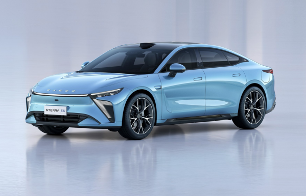 智界S7兄弟車(chē)型 星途星紀(jì)元ES正式上市 售價(jià)22.58萬(wàn)元起