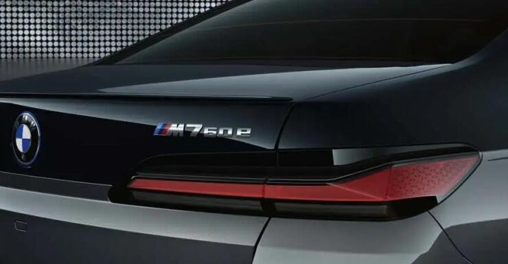 新款寶馬1系亮相，車尾徽章設(shè)計引熱議