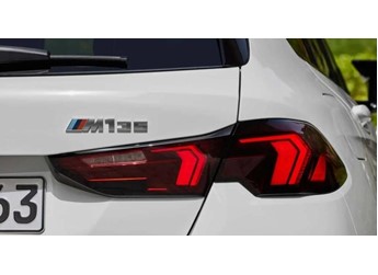 新款寶馬1系亮相，車尾徽章設(shè)計(jì)引熱議