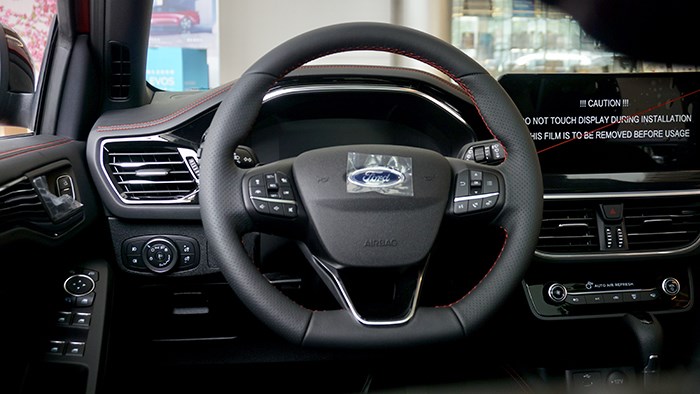 換回四缸全新面貌 萬車網(wǎng)實(shí)拍2022福特新款福克斯ST