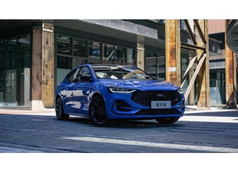 與風(fēng)為伴 試駕2022福特三廂福克斯ST-Line