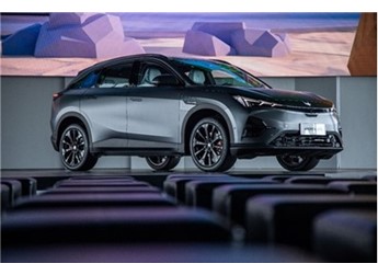 再添“強將”,北汽極狐為年輕家庭造全能新車 封面圖