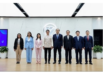 馬達(dá)加斯加總統(tǒng)拉喬利納一行參觀福田汽車 封面圖