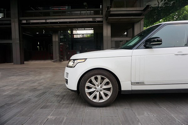 行政級(jí)游艇 路虎攬勝3.0V6 SC Vogue加長(zhǎng)版