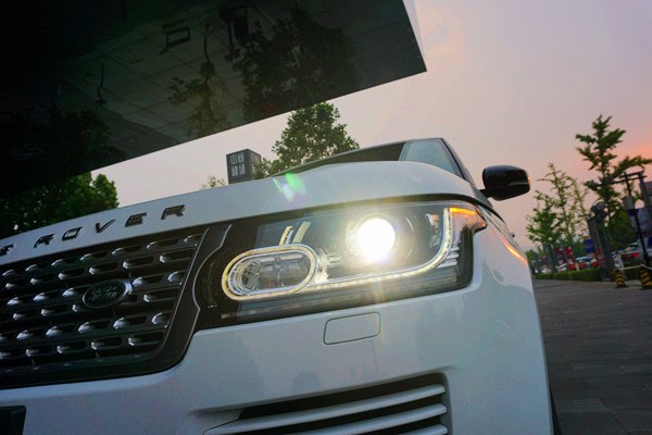 行政級(jí)游艇 路虎攬勝3.0V6 SC Vogue加長(zhǎng)版