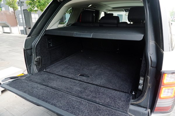 行政級(jí)游艇 路虎攬勝3.0V6 SC Vogue加長(zhǎng)版