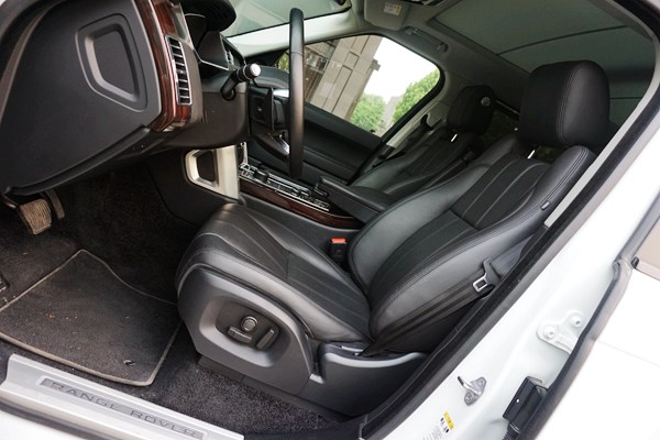 行政級(jí)游艇 路虎攬勝3.0V6 SC Vogue加長(zhǎng)版