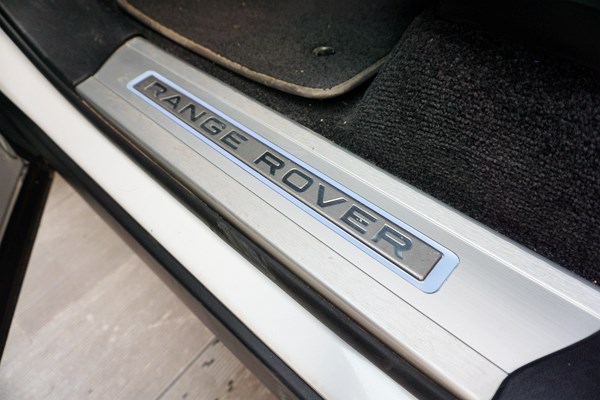 行政級(jí)游艇 路虎攬勝3.0V6 SC Vogue加長(zhǎng)版