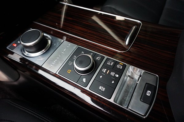 行政級(jí)游艇 路虎攬勝3.0V6 SC Vogue加長(zhǎng)版