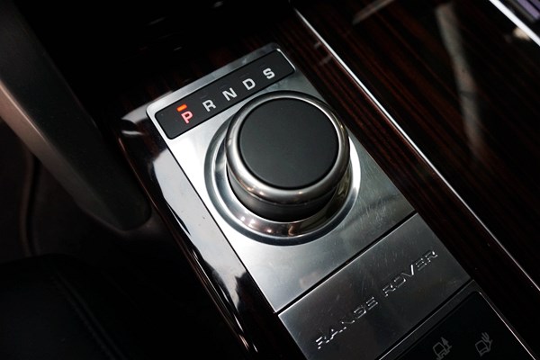 行政級(jí)游艇 路虎攬勝3.0V6 SC Vogue加長(zhǎng)版