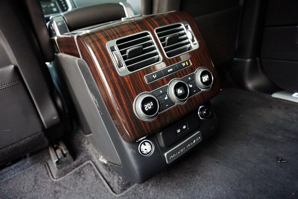 行政級(jí)游艇 路虎攬勝3.0V6 SC Vogue加長(zhǎng)版