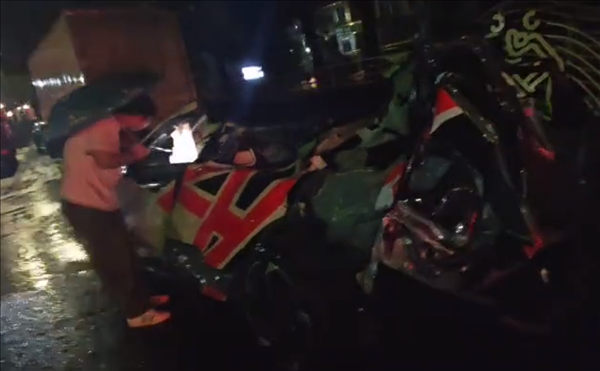 極氪001高速撞貨車直接報廢 車主幸運生還：直言“極氪真行”