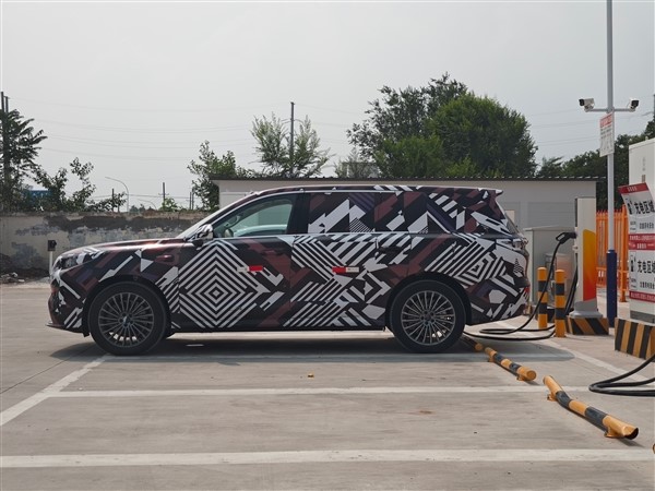 理想L9對手再 1！魏牌旗艦SUV諜照曝光：三排家用全尺寸