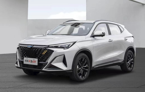 9.59萬起！長安歐尚X5 PLUS正式上市 搭載環(huán)抱三聯(lián)屏