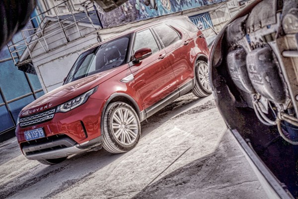  依舊硬漢形象 試駕路虎發(fā)現5