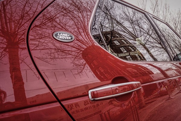  依舊硬漢形象 試駕路虎發(fā)現5
