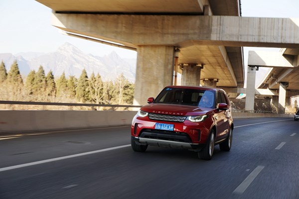  依舊硬漢形象 試駕路虎發(fā)現5