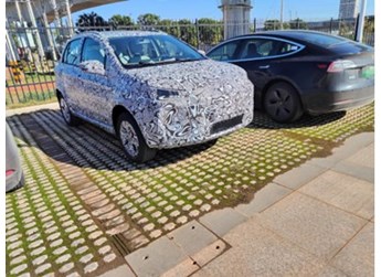 云度新車路試被網(wǎng)友曝光，或?qū)?biāo)比亞迪海豚？ 封面圖