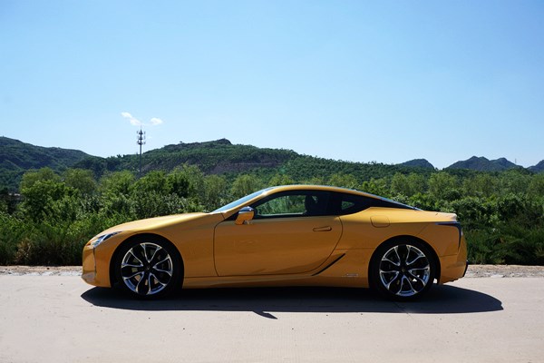 東方跑車之藝術(shù)品 試駕雷克薩斯LC500h