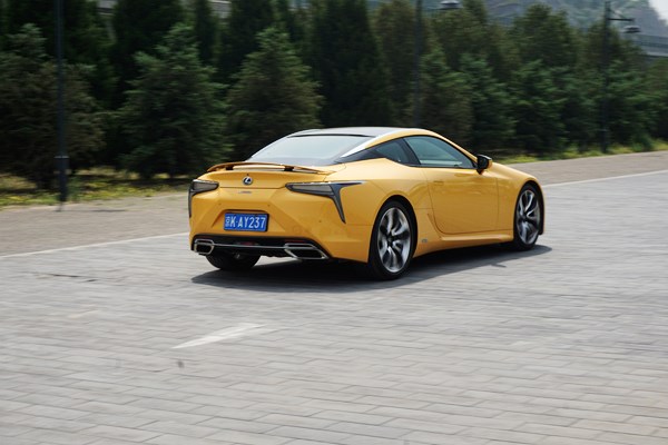 東方跑車之藝術(shù)品 試駕雷克薩斯LC500h