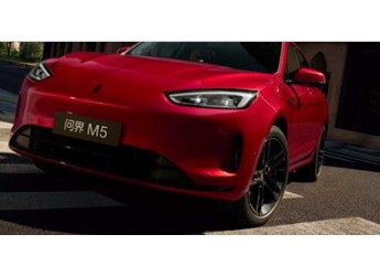 問界新M5 Ultra與特斯拉Model Y，誰才是智慧出行伙伴？ 封面圖